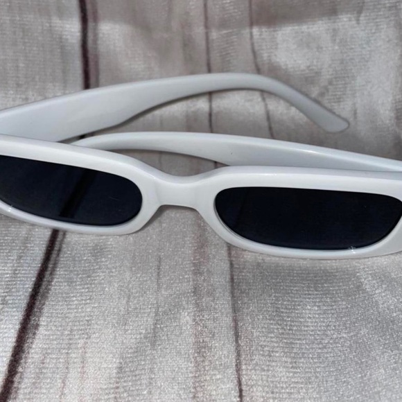 NEW❤️White Sunglasses☀︎︎ - Picture 2 of 4
